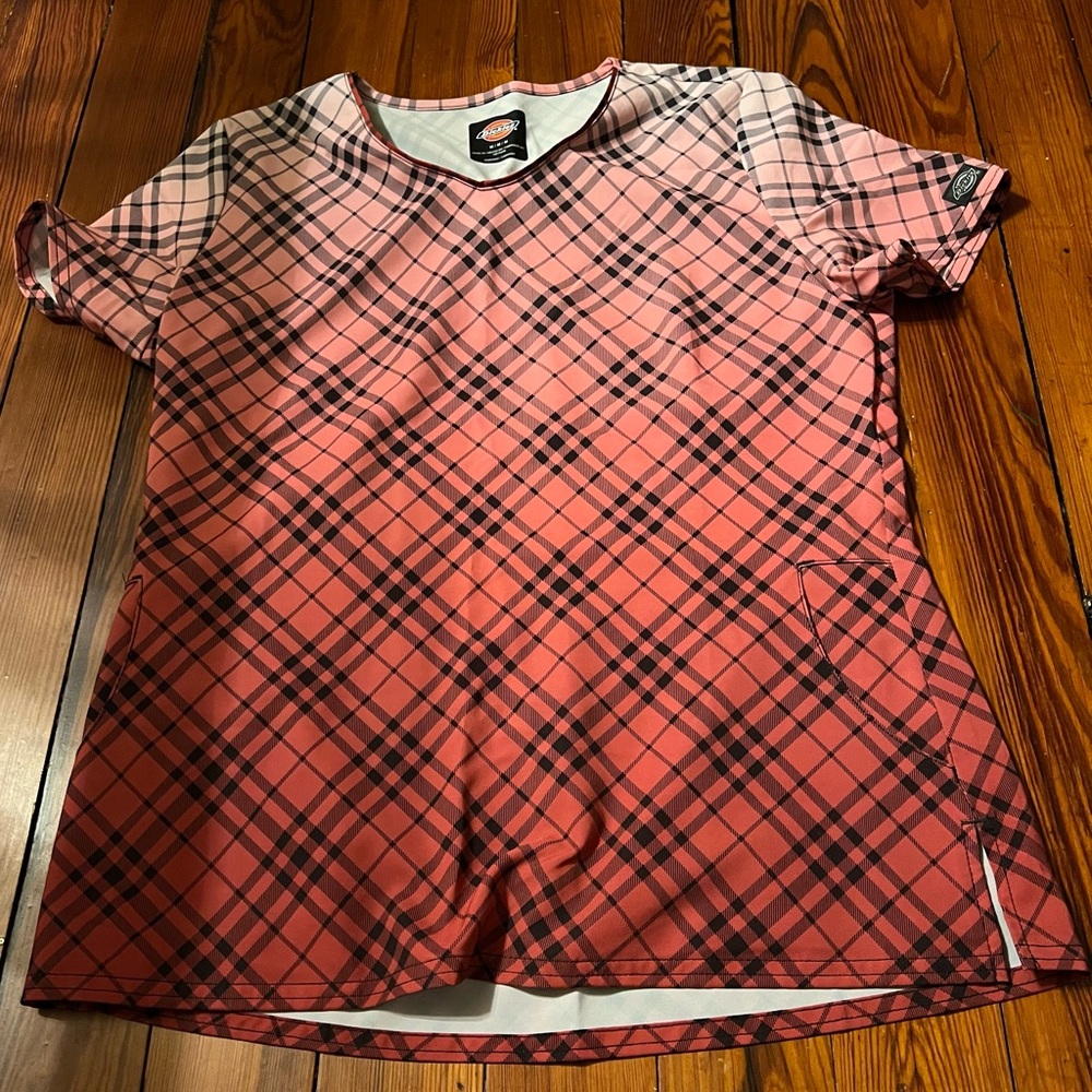 Dickies EDS Plaid Dip Dye V-Neck Print Scrub Top Size  Medium - Picture 5 of 5